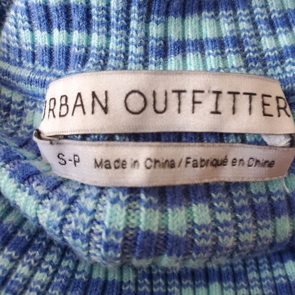 COPY - Urban Outfitters Blue shaded patterned Knit Cropped Turtleneck Sweater S - Picture 7 of 9